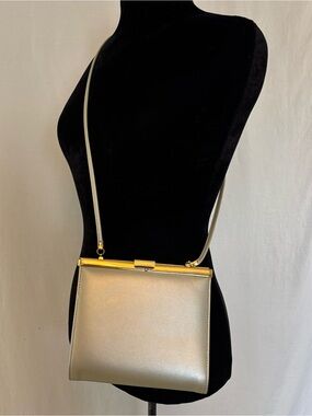 Vintage Style Gold Frame Clutch Cream Shoulder Bag Minimal Classic Chic